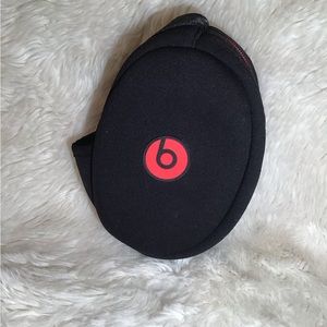 Beat earphone carrying matte zip case